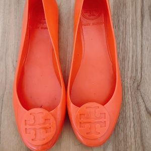 Cutest rain shoes by Tory Burch